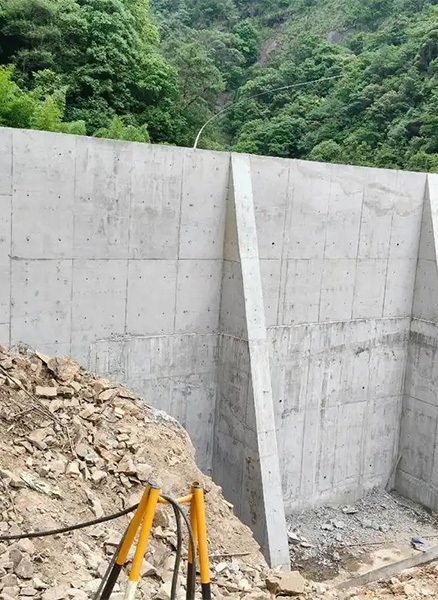鹤壁鹤山区重力式挡土墙